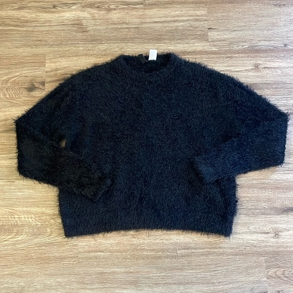 H&M Divided Fluffy Knit Black Crewneck Cropped Sweater - Picture 3 of 8